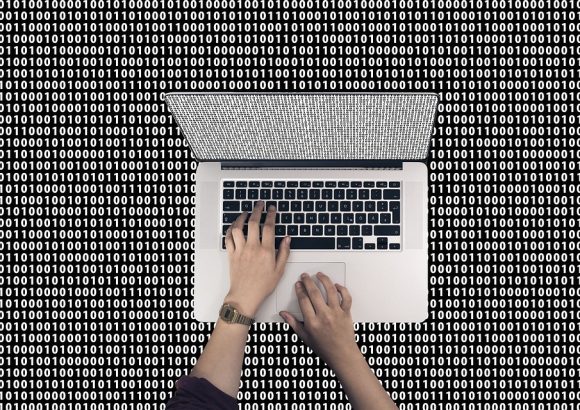 Jak zaoszczędzić pieniądze przy zakupach online? Sprawdź naszą porównywarkę cen!